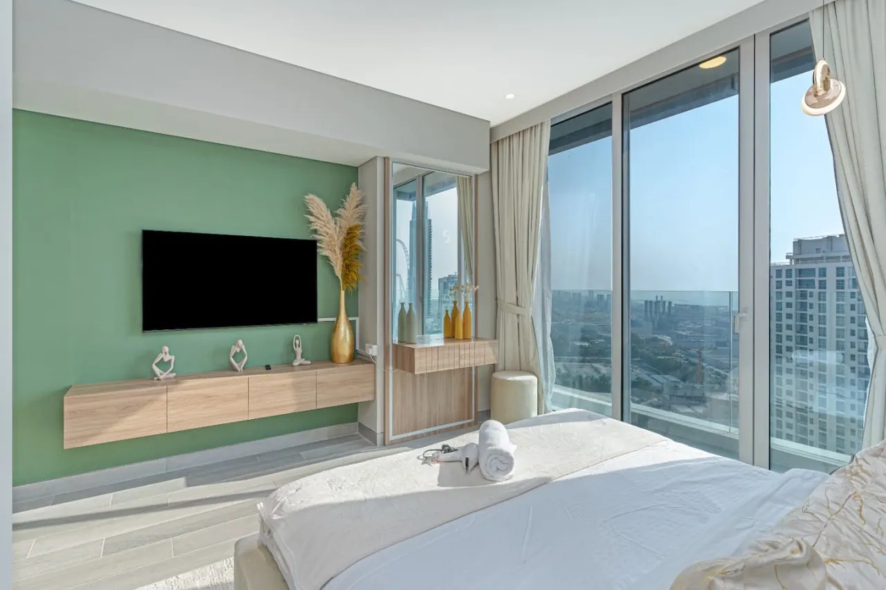 Savis Home -Radiant Dubai Ain & Marina View 8