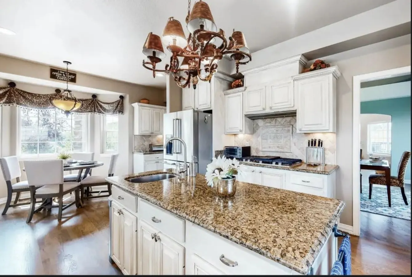 Stunning Luxury Villa with Incredible Amenities! 9