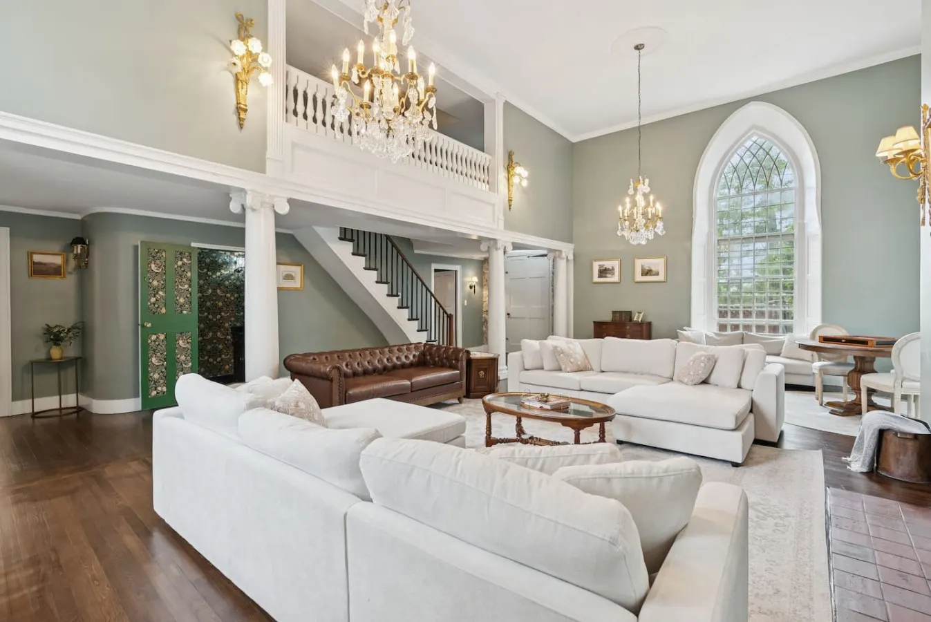 Stunning Castle - Heated Saltwater Pool & Hot Tub — photo 2