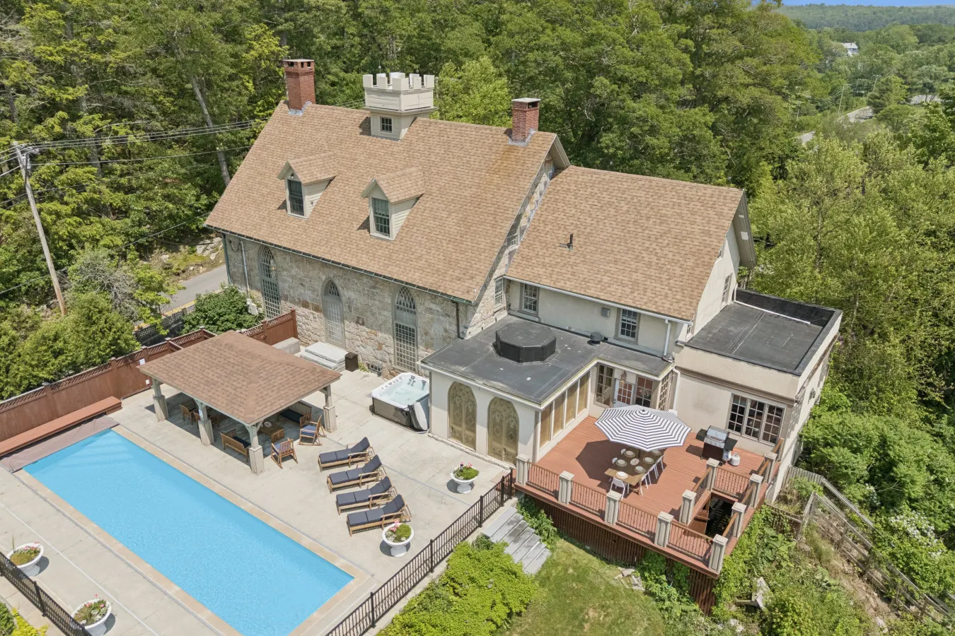 Stunning Castle - Heated Saltwater Pool & Hot Tub — photo 4