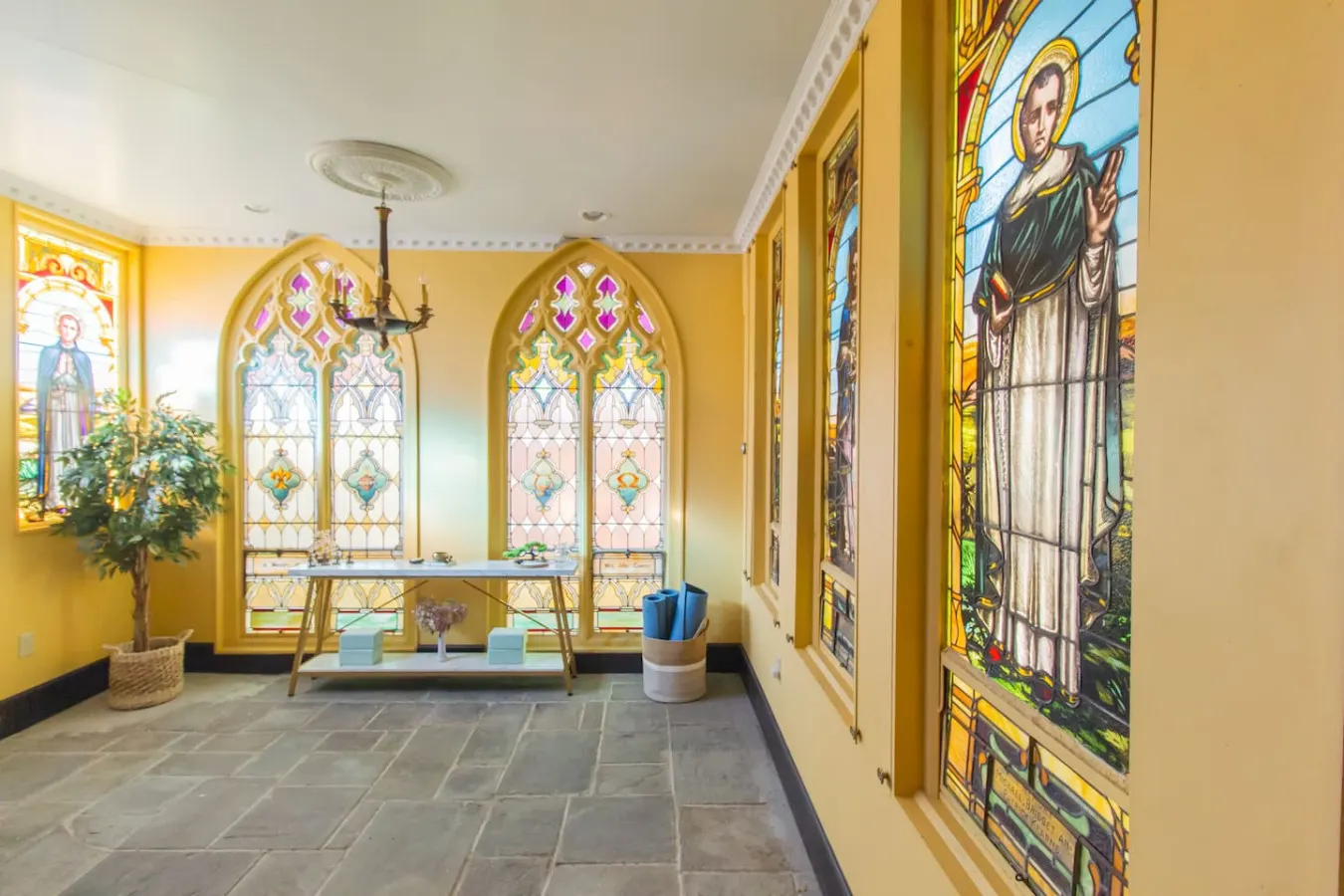 Stunning Castle - Heated Saltwater Pool & Hot Tub 6