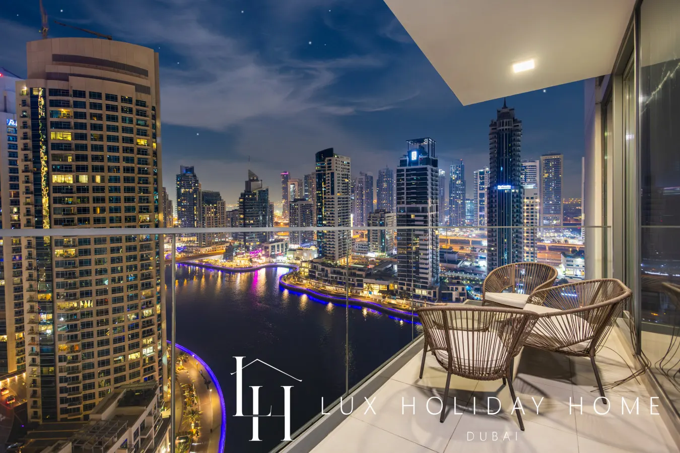LUX Contemporary Suite with Full Marina View 5 9