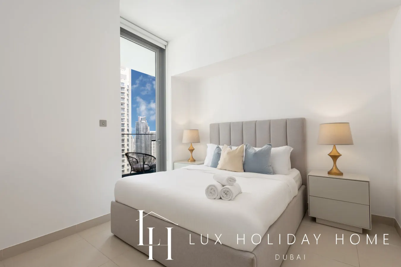 LUX Contemporary Suite with Full Marina View 5 15