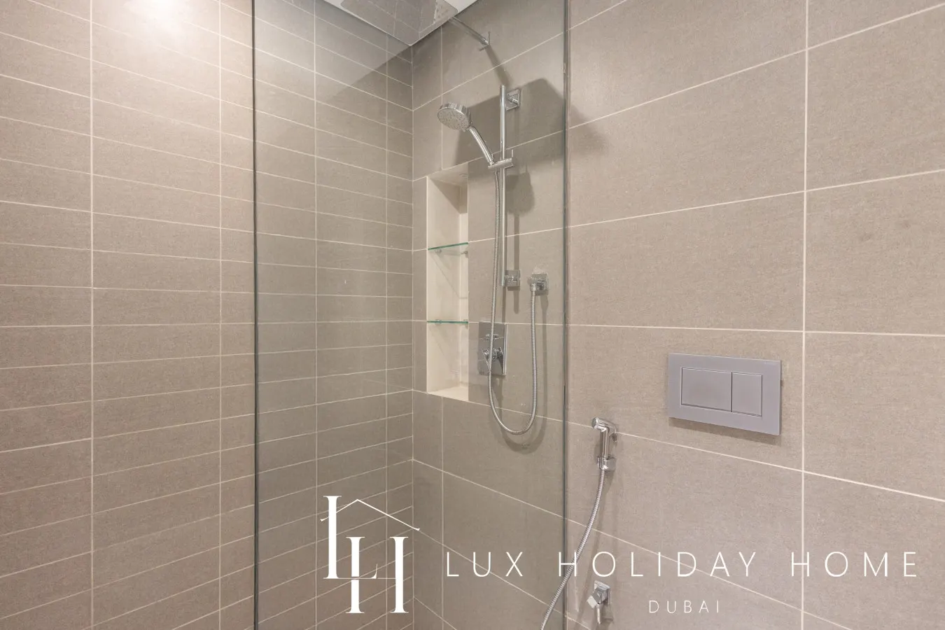 LUX Contemporary Suite with Full Marina View 5 18