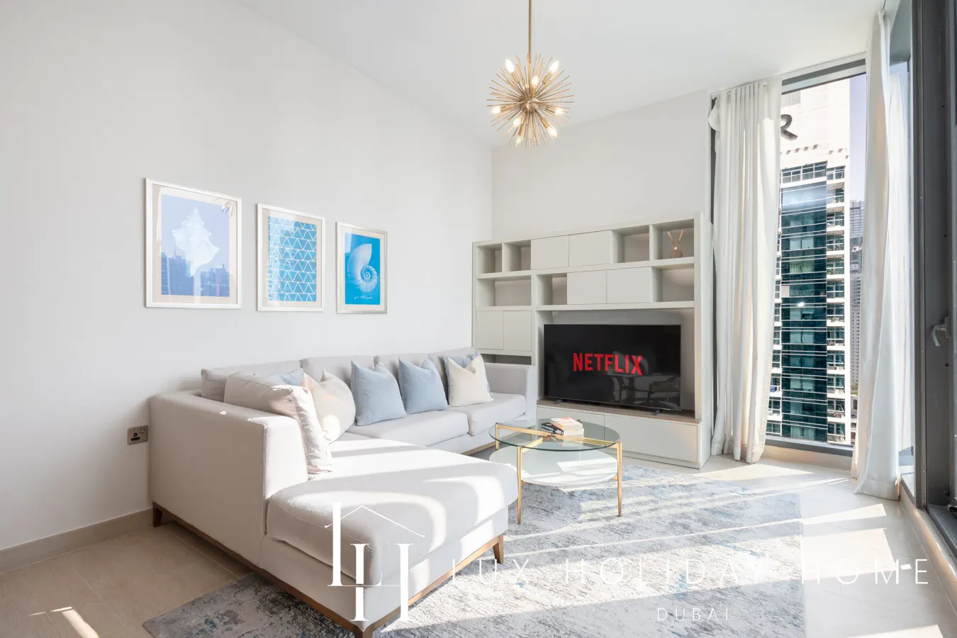LUX Contemporary Suite with Full Marina View 5 6