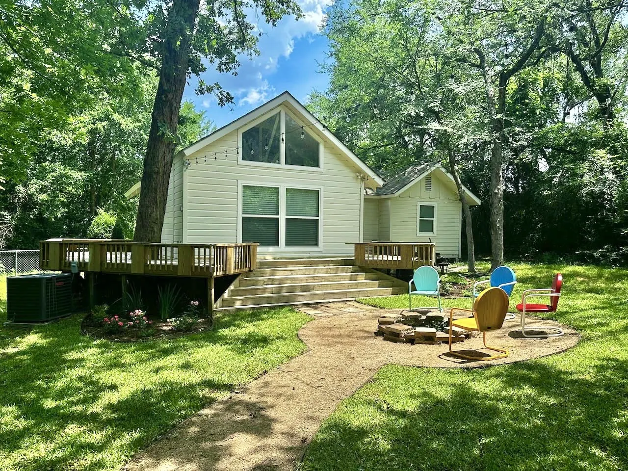 Century Oak Retreat ~ Charming Getaway
