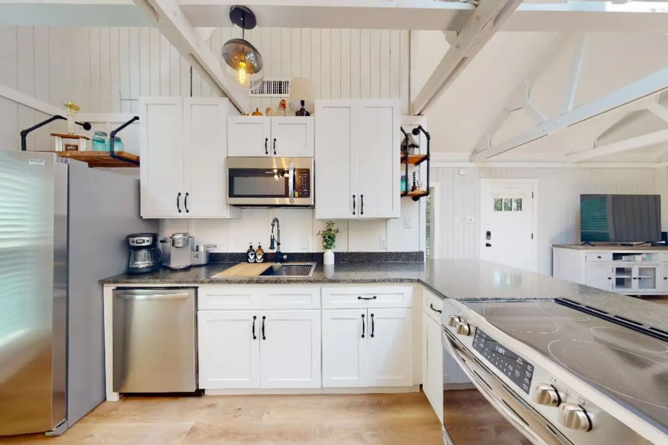 Century Oak Retreat ~ Charming Getaway 9
