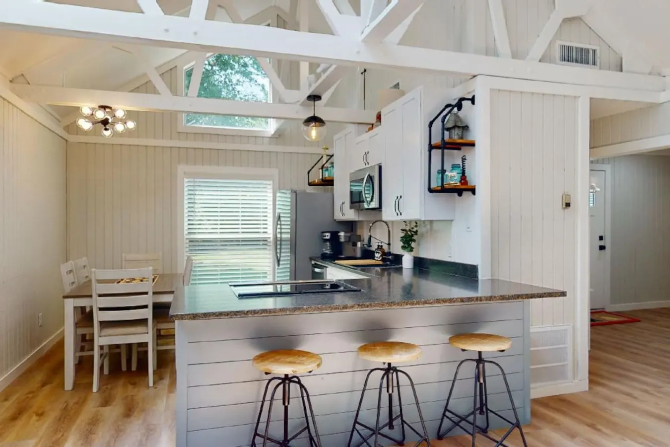 Century Oak Retreat ~ Charming Getaway 10