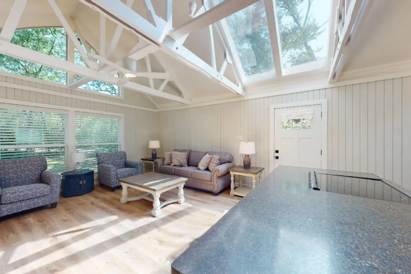 Century Oak Retreat ~ Charming Getaway 14