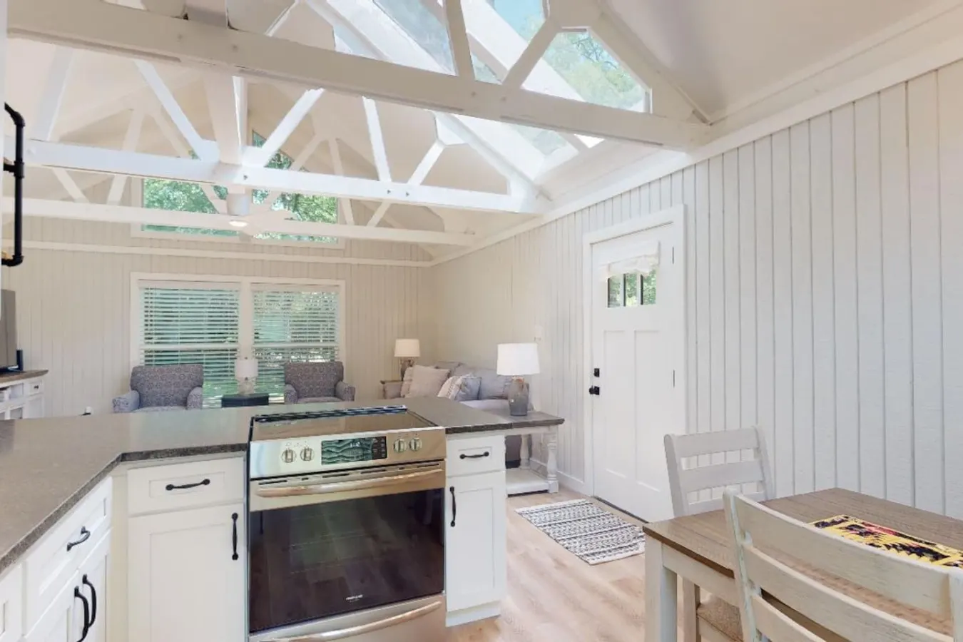 Century Oak Retreat ~ Charming Getaway 15