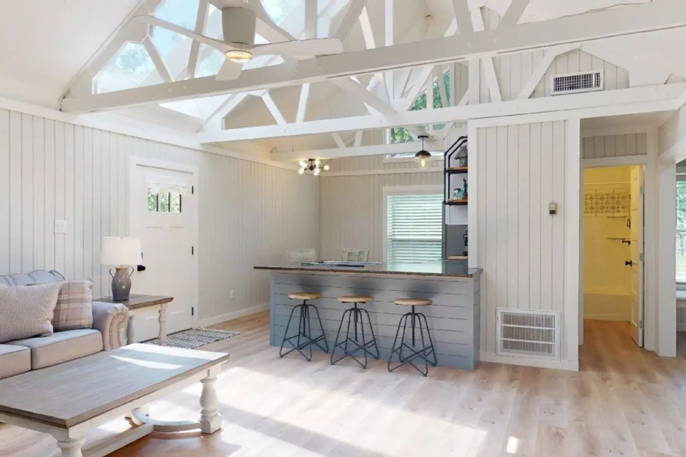 Century Oak Retreat ~ Charming Getaway 16