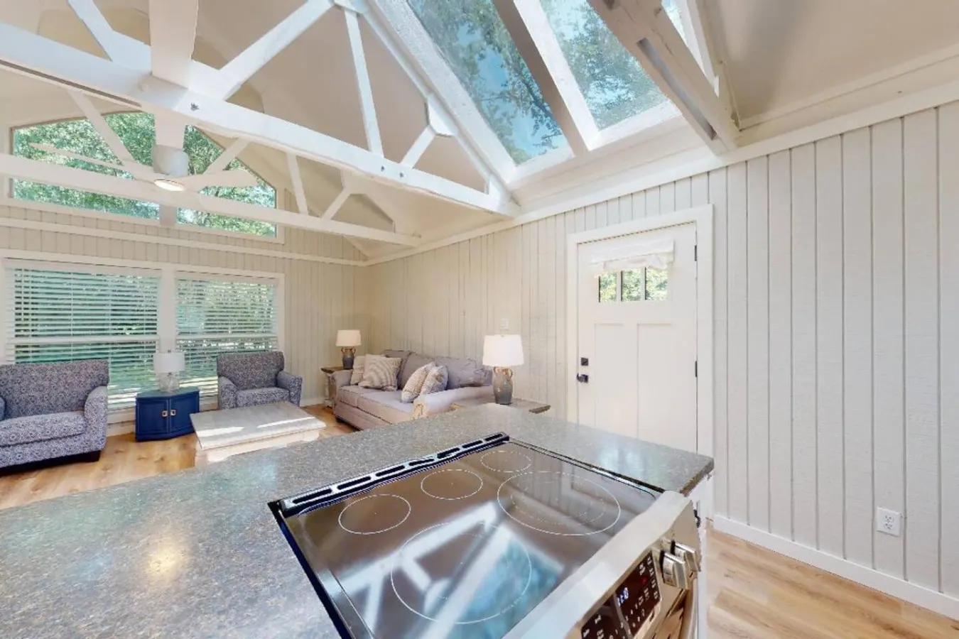 Century Oak Retreat ~ Charming Getaway 17