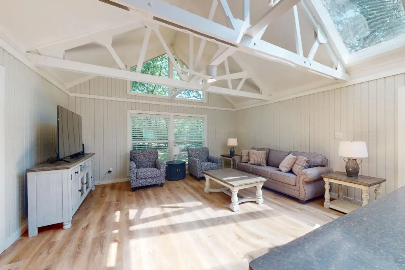 Century Oak Retreat ~ Charming Getaway 3