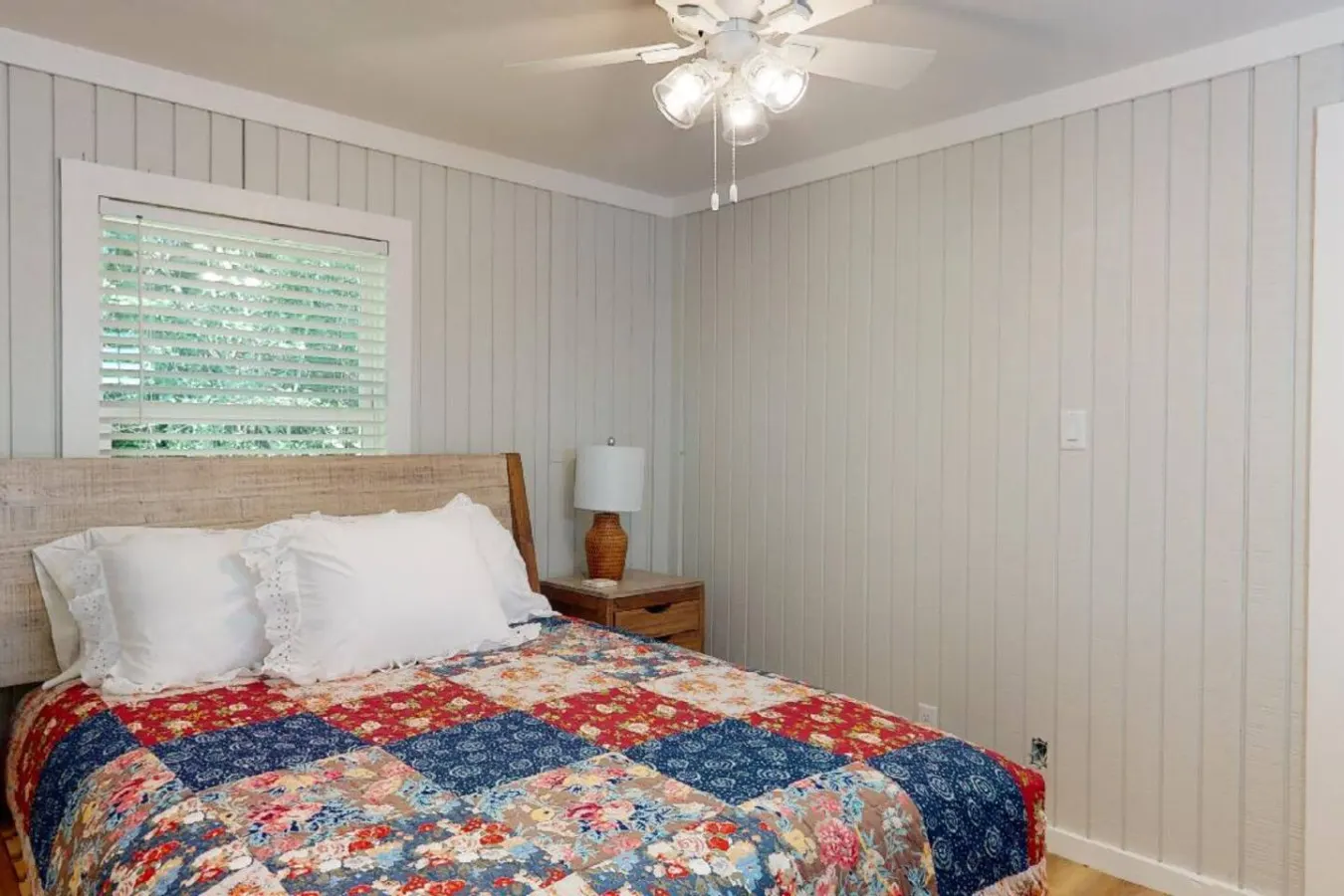 Century Oak Retreat ~ Charming Getaway 4
