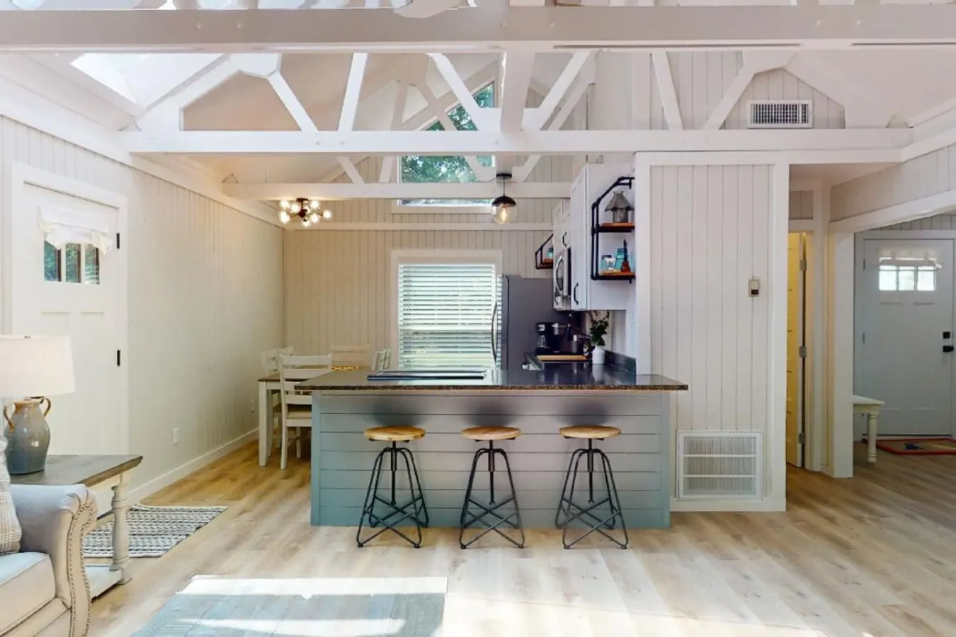 Century Oak Retreat ~ Charming Getaway 7
