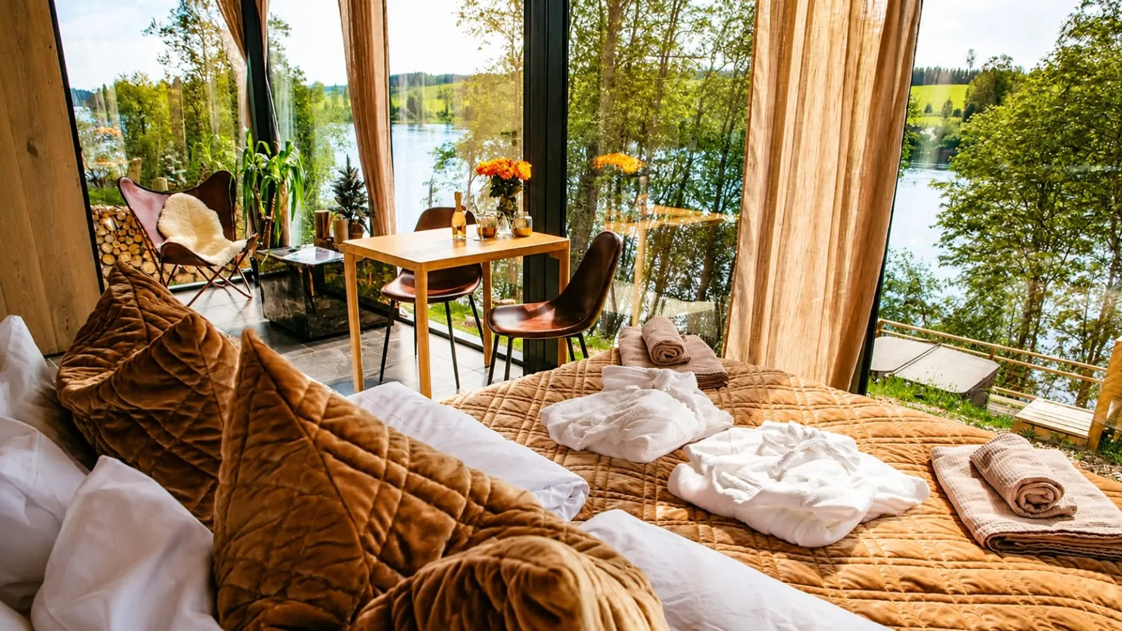 Lush WonderInn Riverside 2