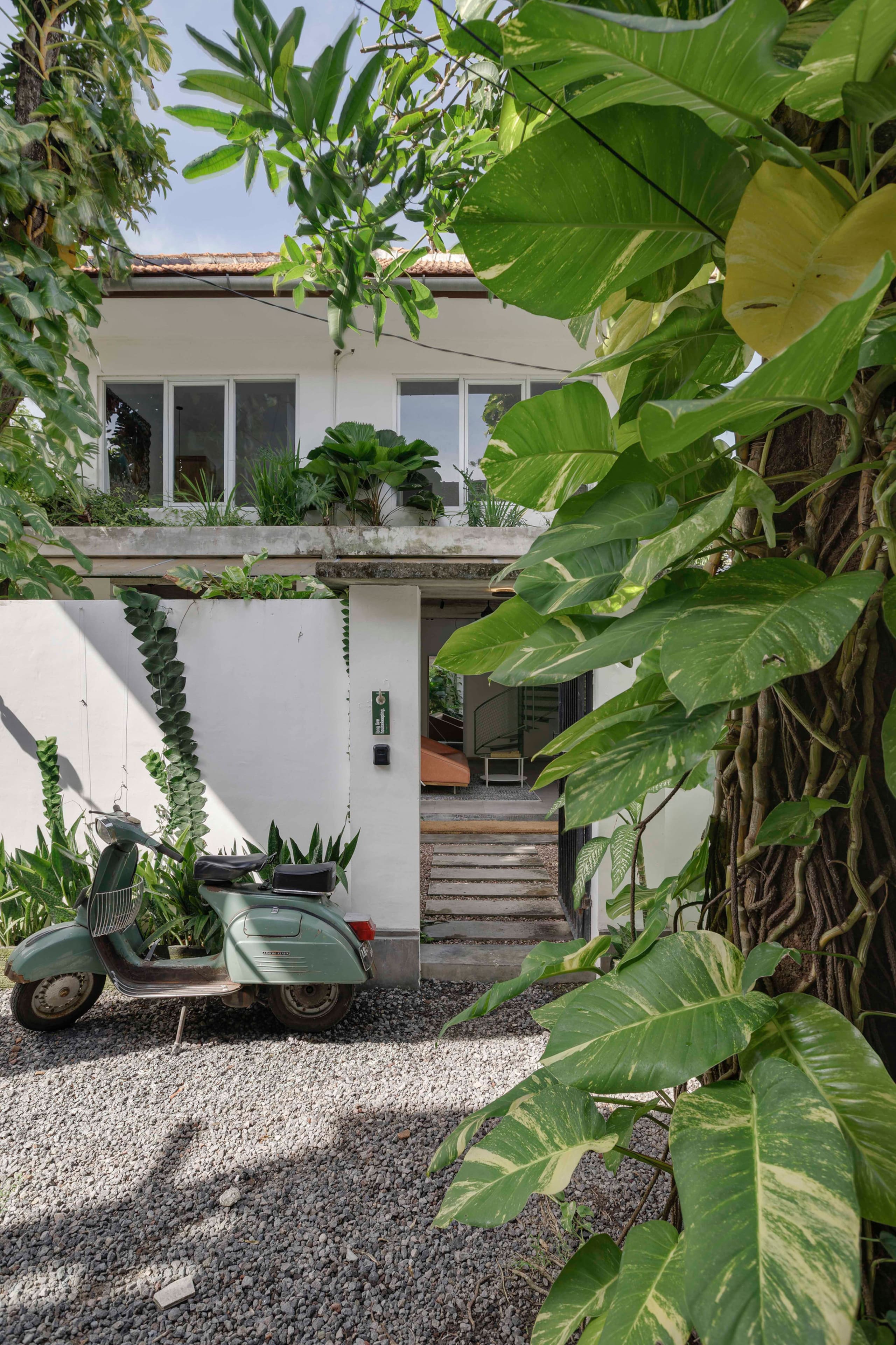 Hidden Designer Home • 9 Min Walk to Beach — photo 3