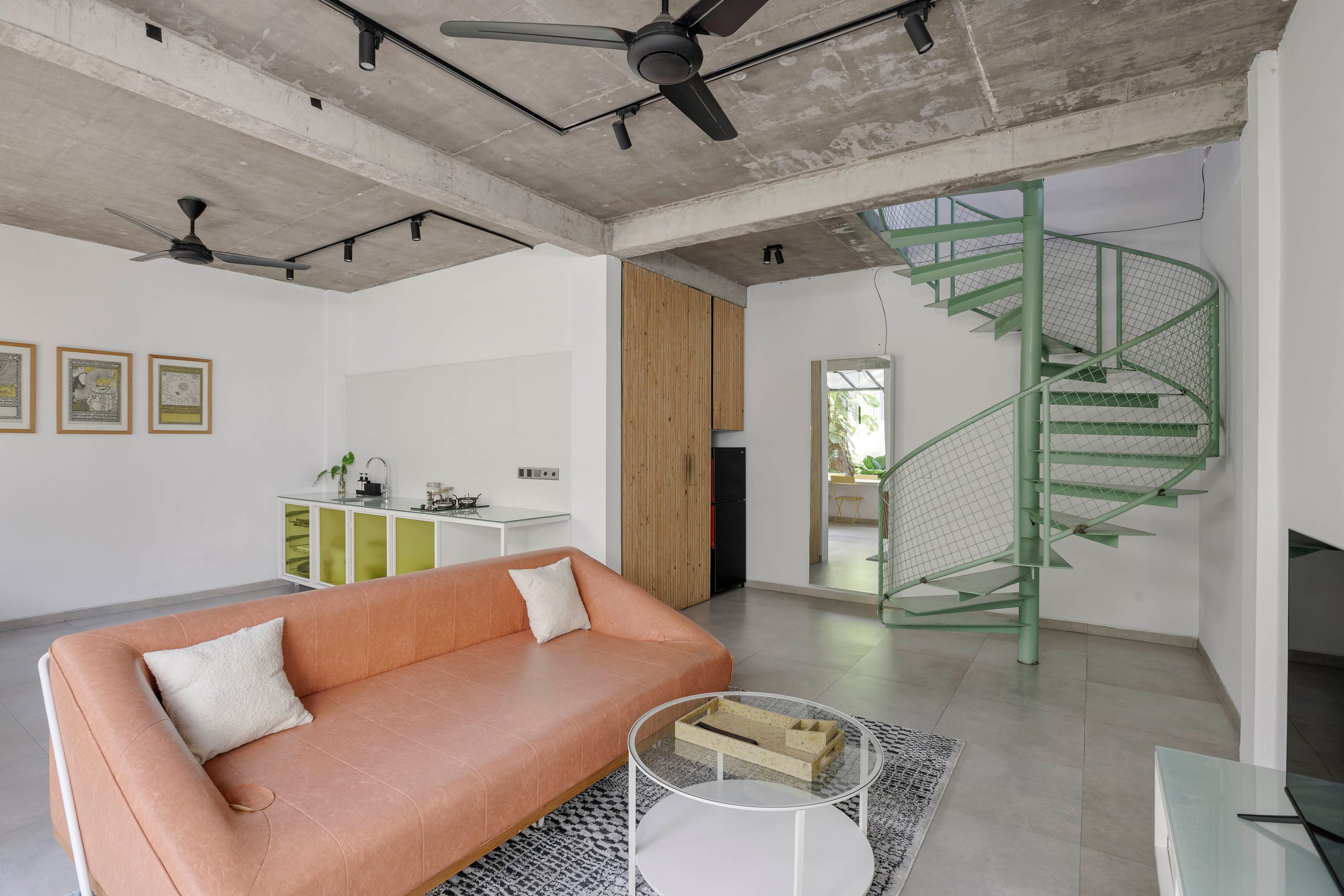 Hidden Designer Home • 9 Min Walk to Beach 10