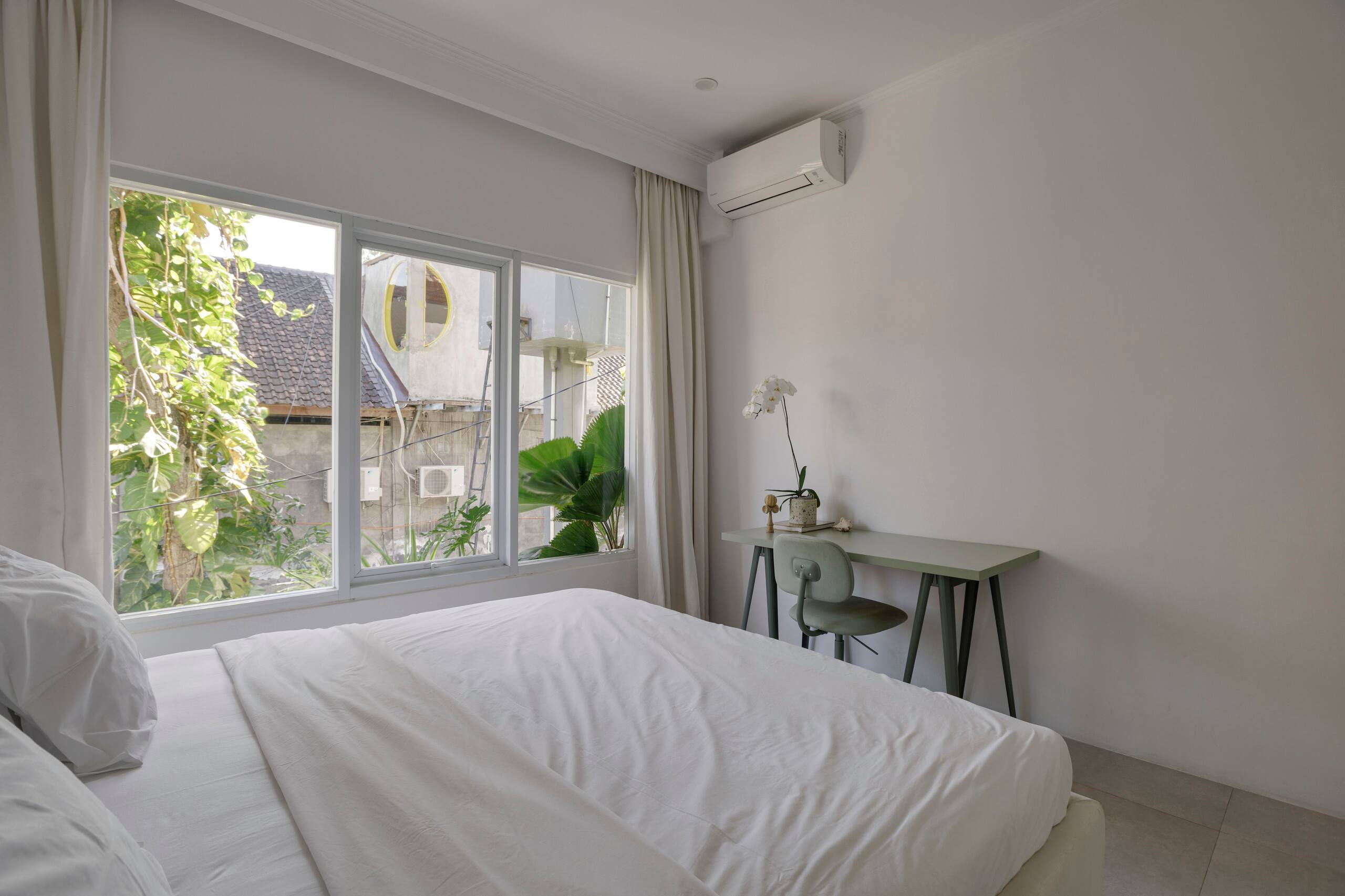 Hidden Designer Home • 9 Min Walk to Beach 16