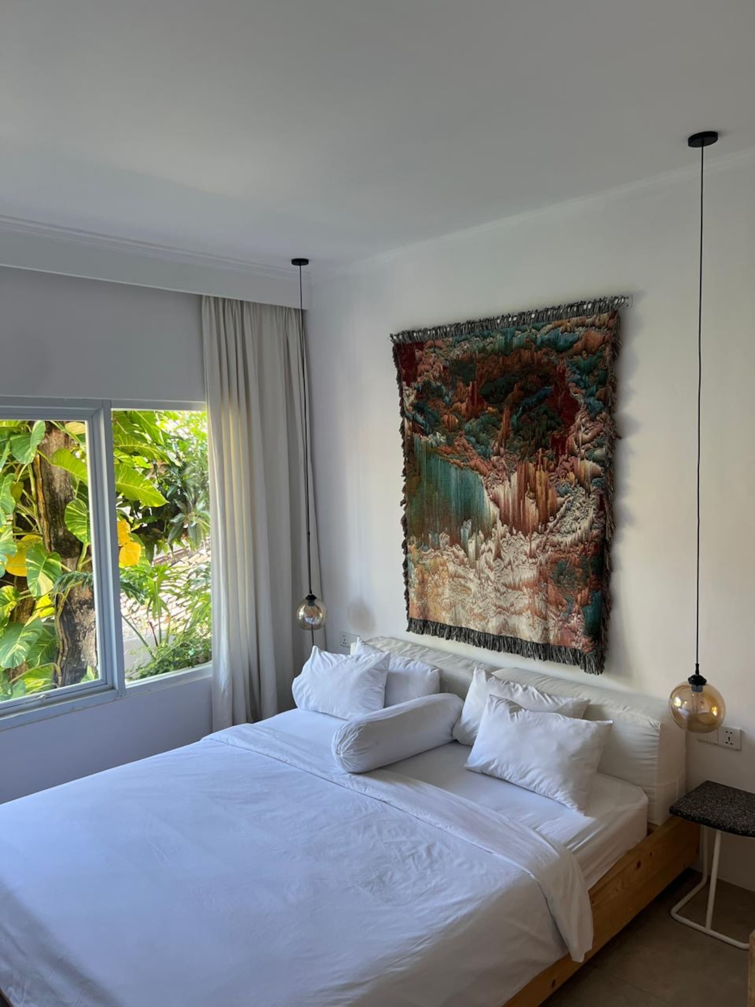 Hidden Designer Home • 9 Min Walk to Beach 18