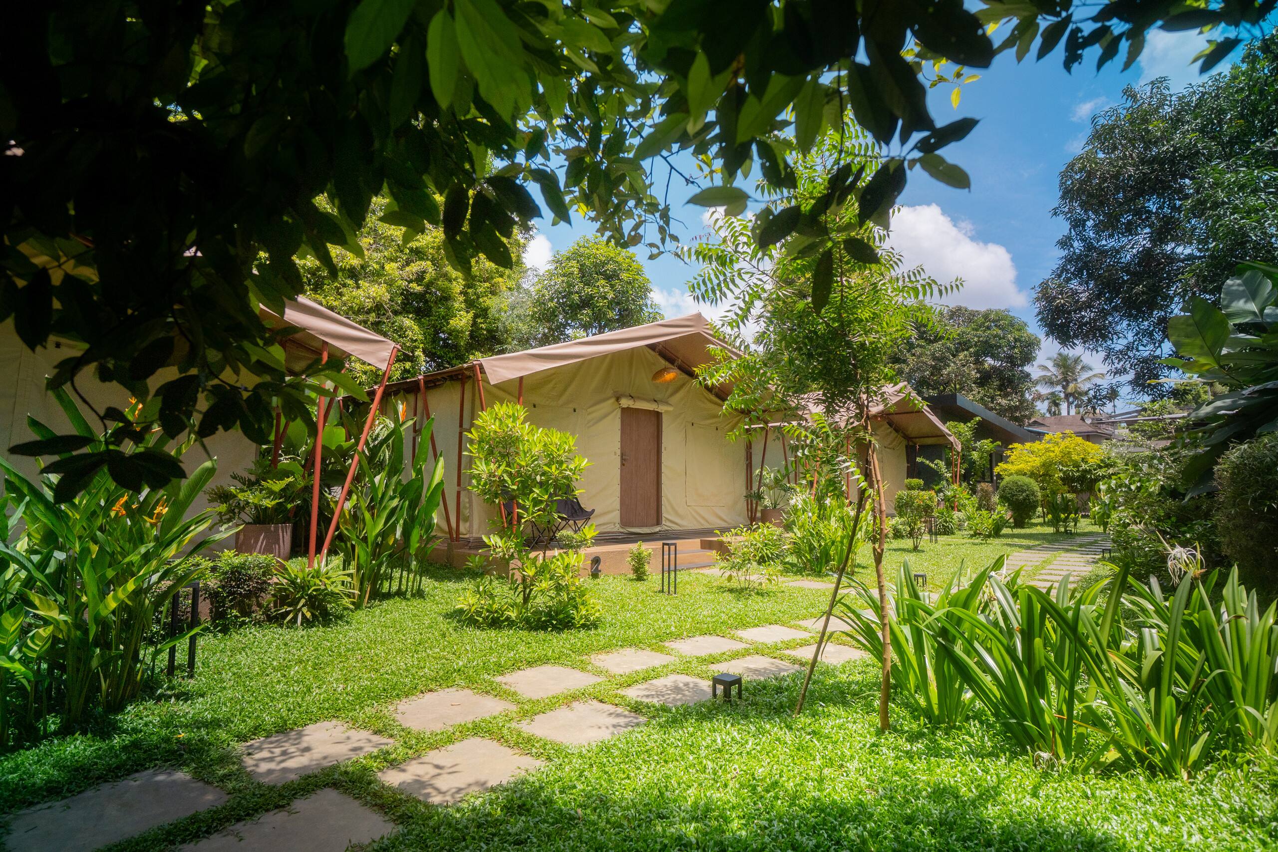Riverside Luxury Glamping with Pool | Near Airport — photo 2