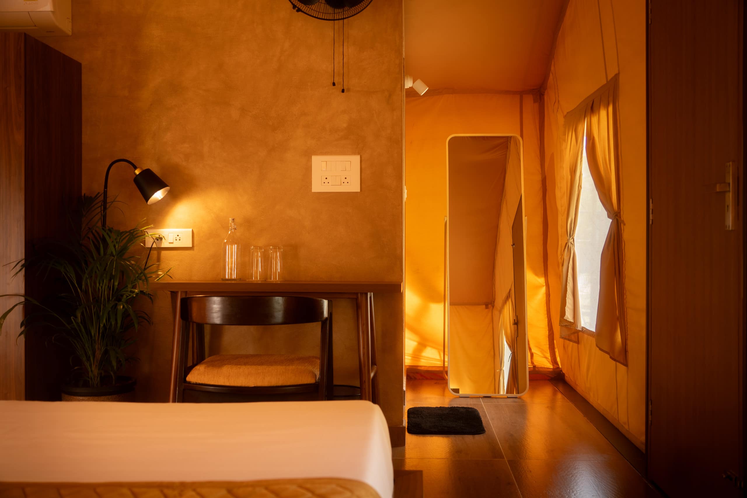 Riverside Luxury Glamping with Pool | Near Airport — photo 5
