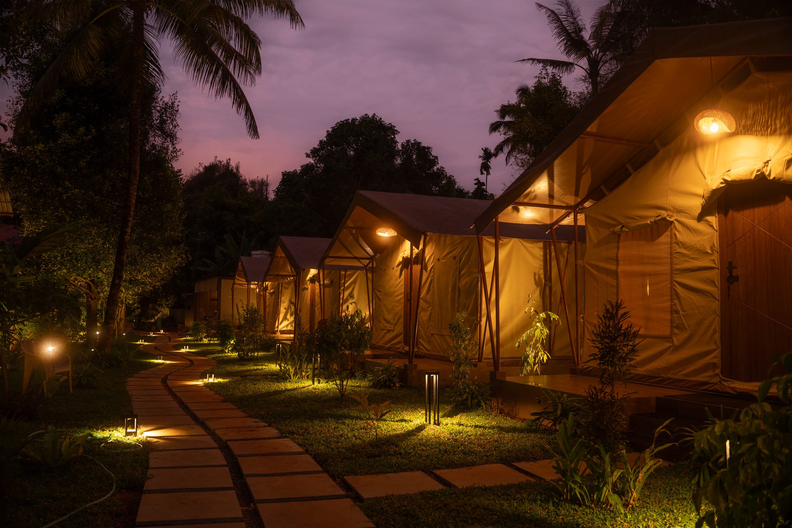 Riverside Luxury Glamping with Pool | Near Airport 28