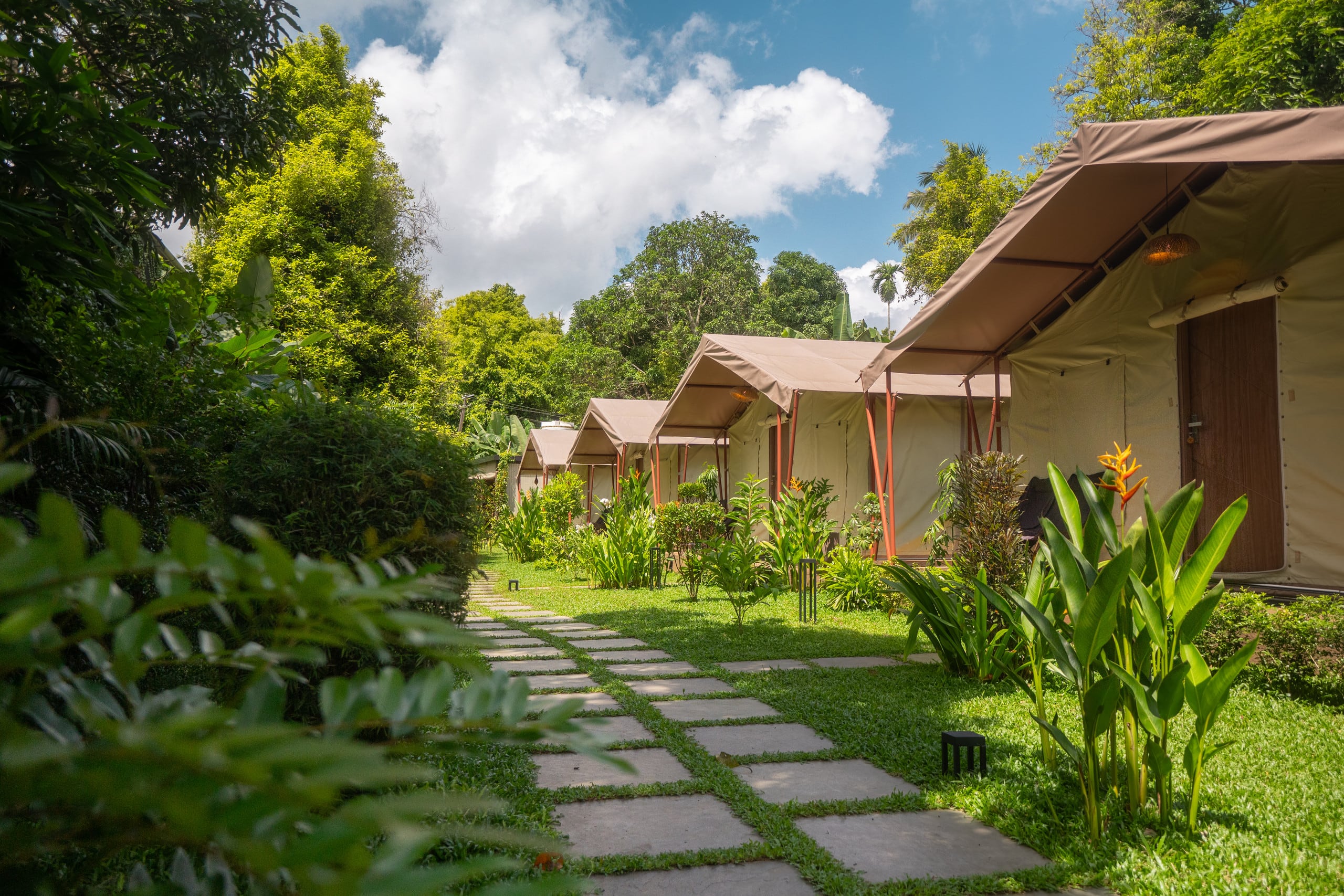 Riverside Luxury Glamping with Pool | Near Airport