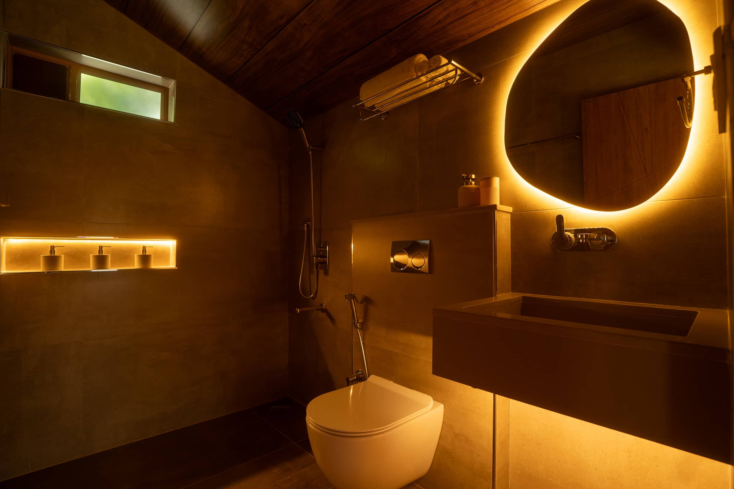 Riverside Luxury Glamping with Pool | Near Airport 6