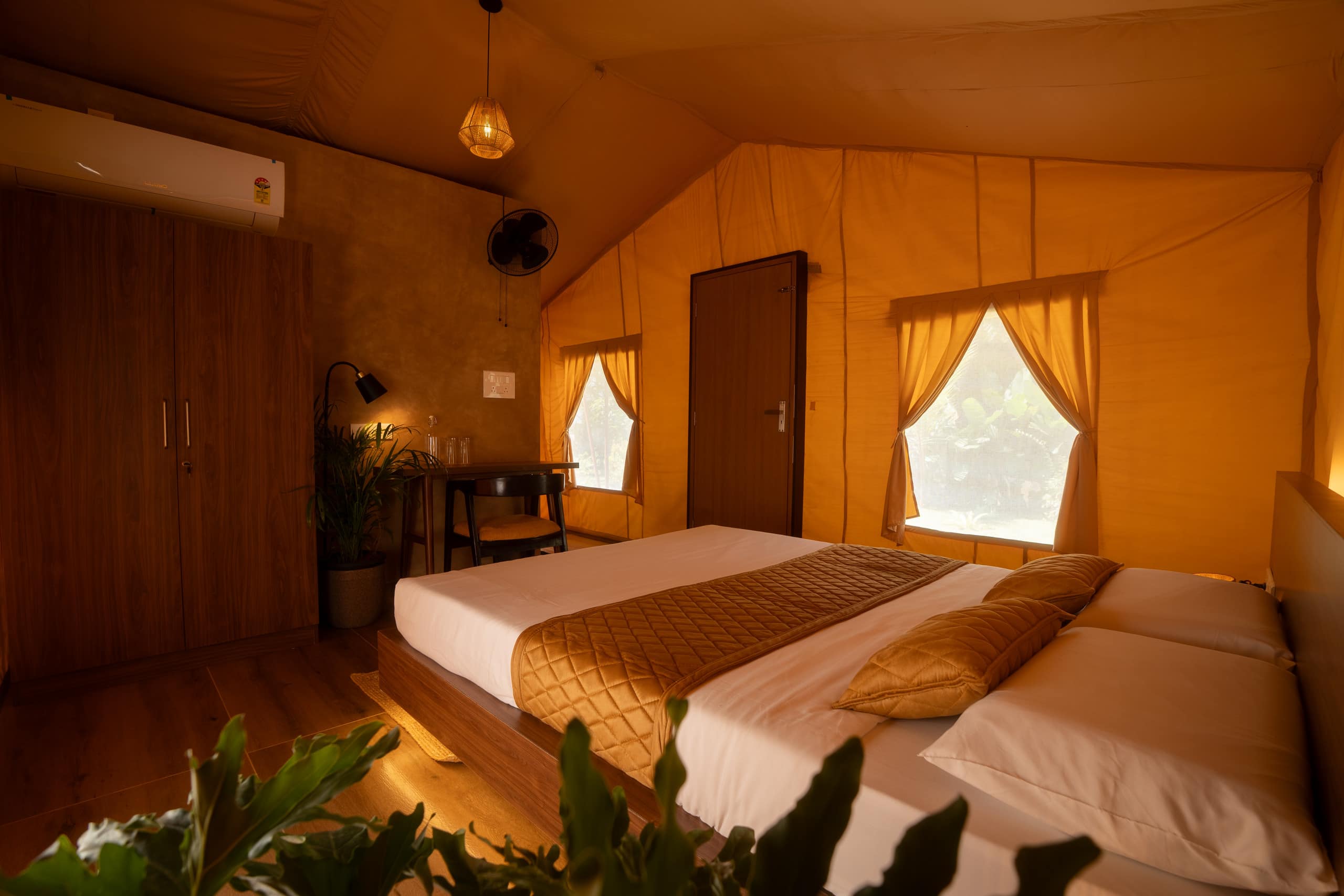Riverside Luxury Glamping with Pool | Near Airport — photo 4