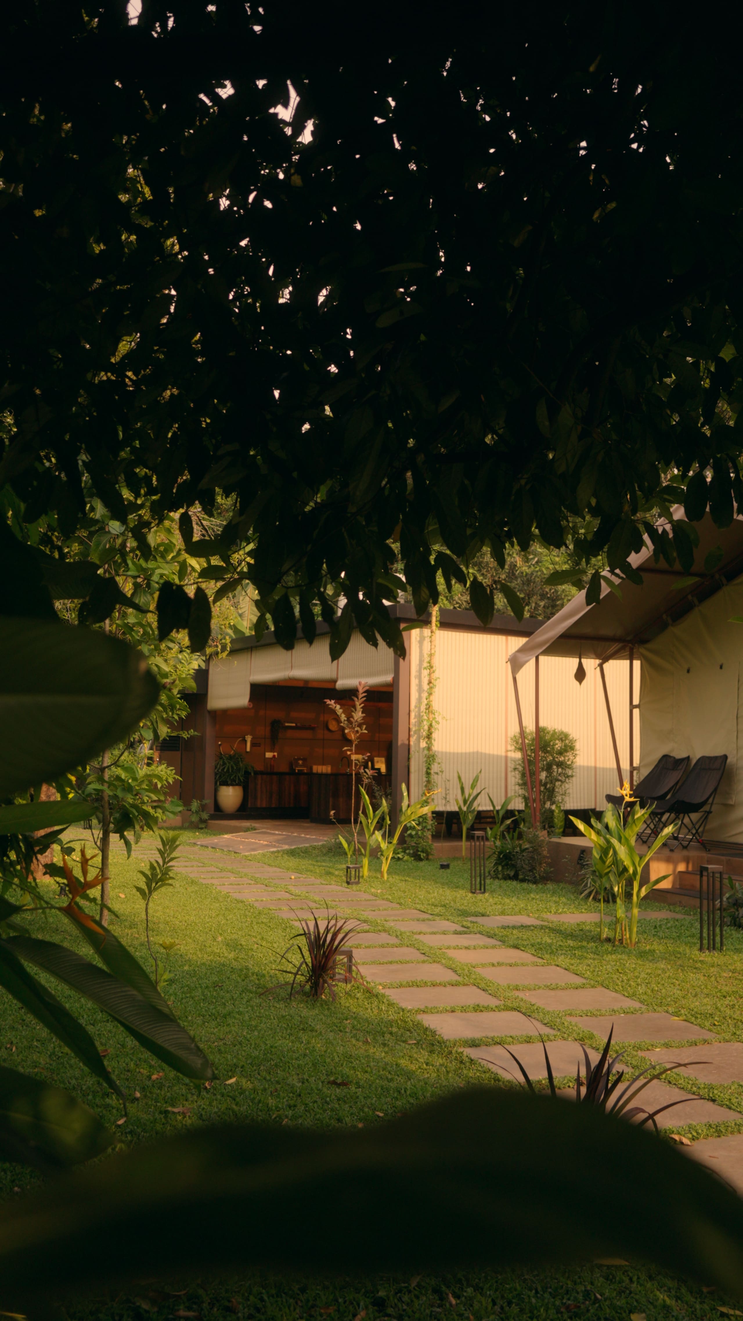Riverside Luxury Glamping with Pool | Near Airport 8