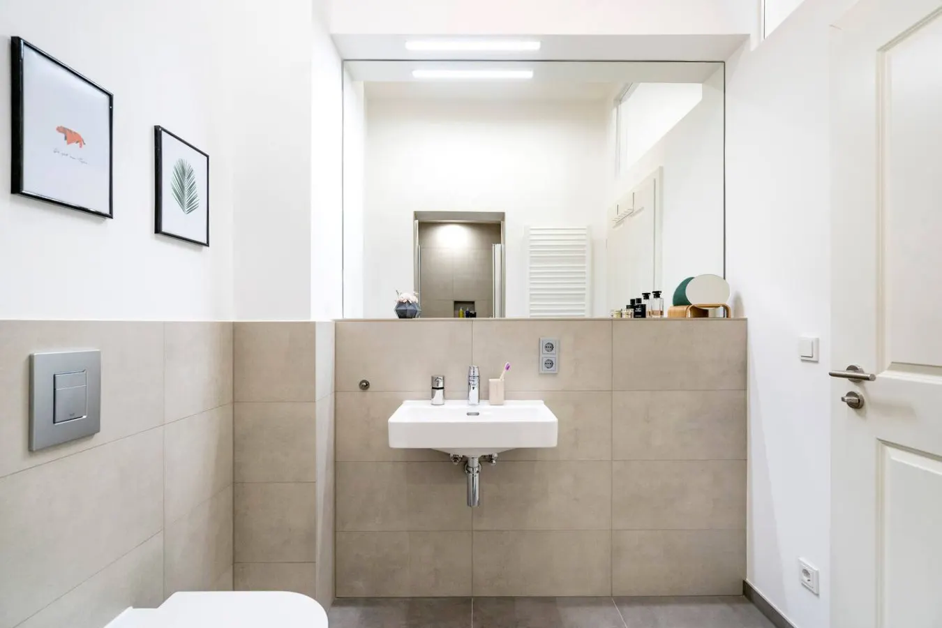 3-Bedroom Apartment (90sqm) with Terrace & Garden 14