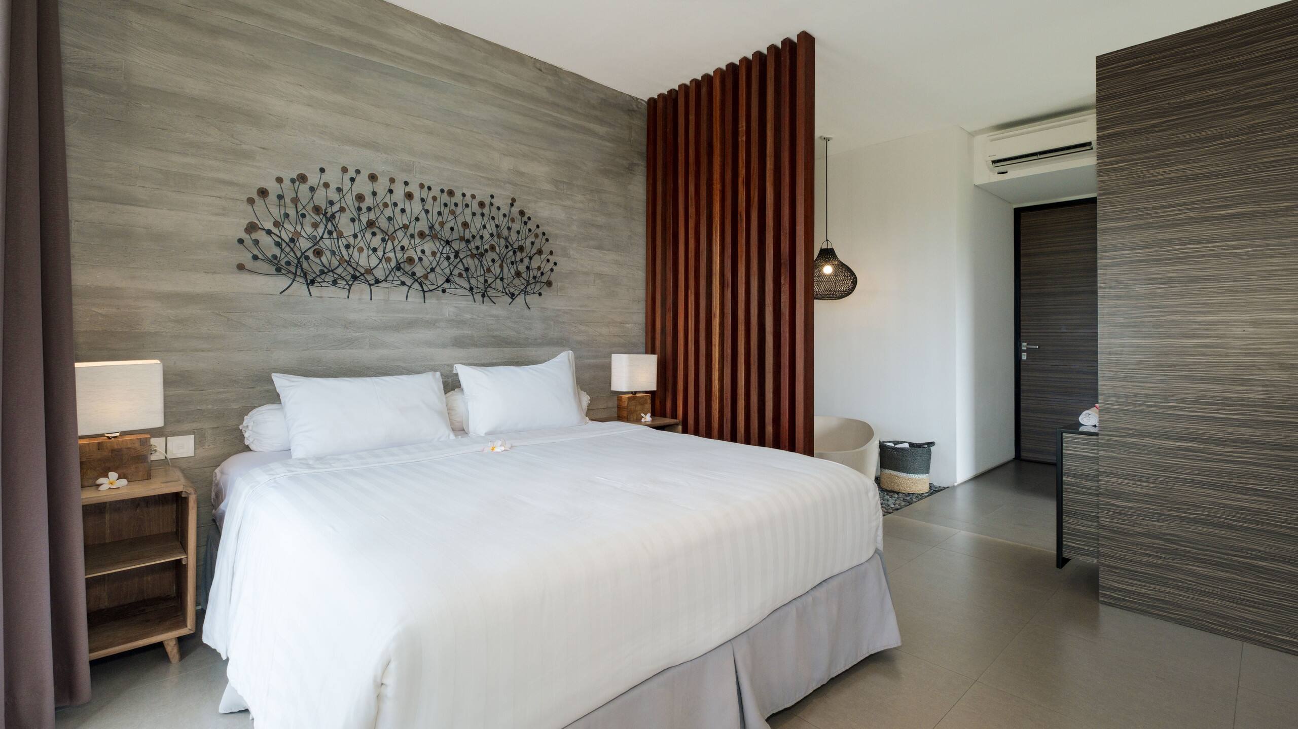Homey 2BR • Free Breakfast • Walk to Cafés &Beach 15