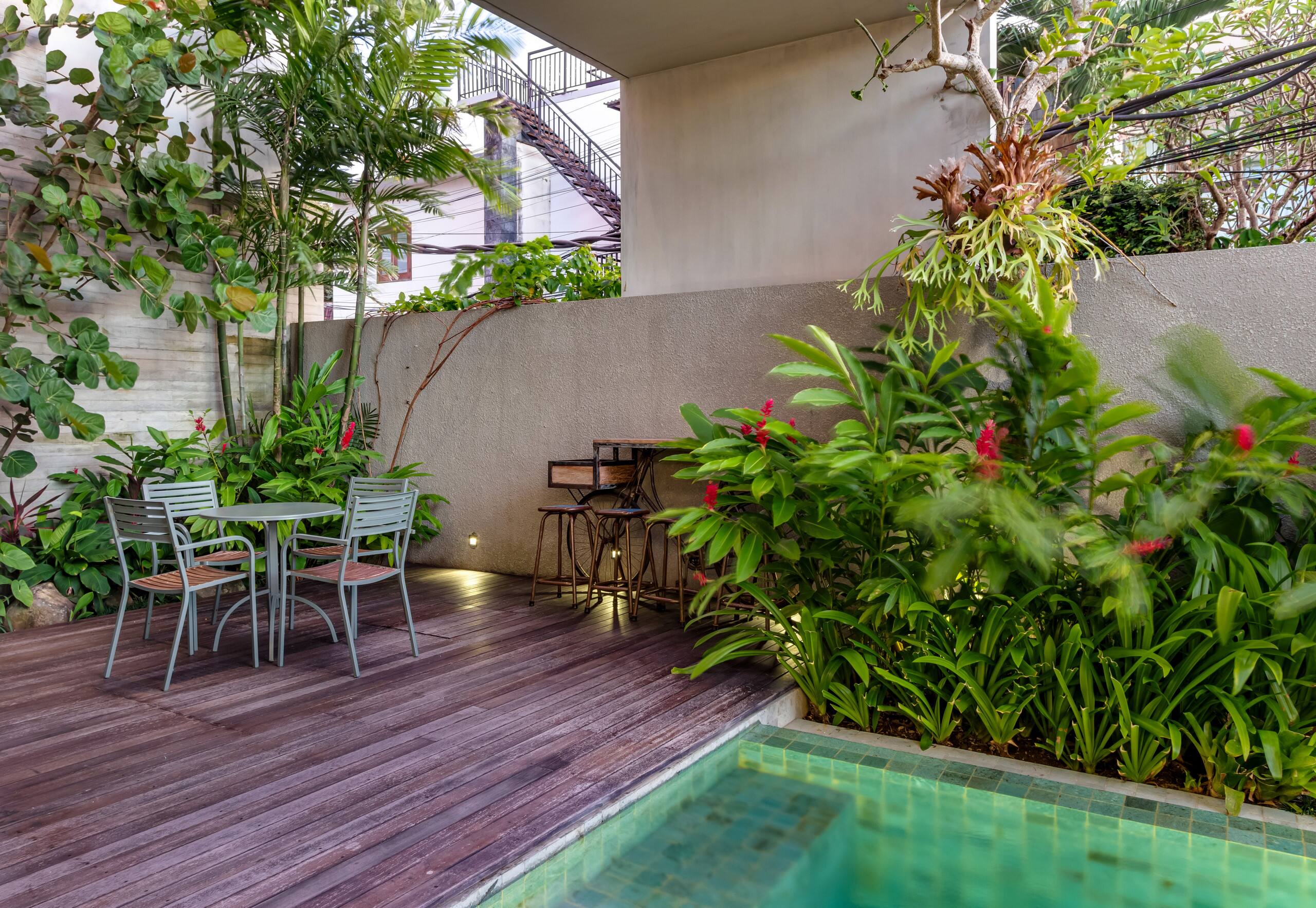 Homey 2BR • Free Breakfast • Walk to Cafés &Beach 24