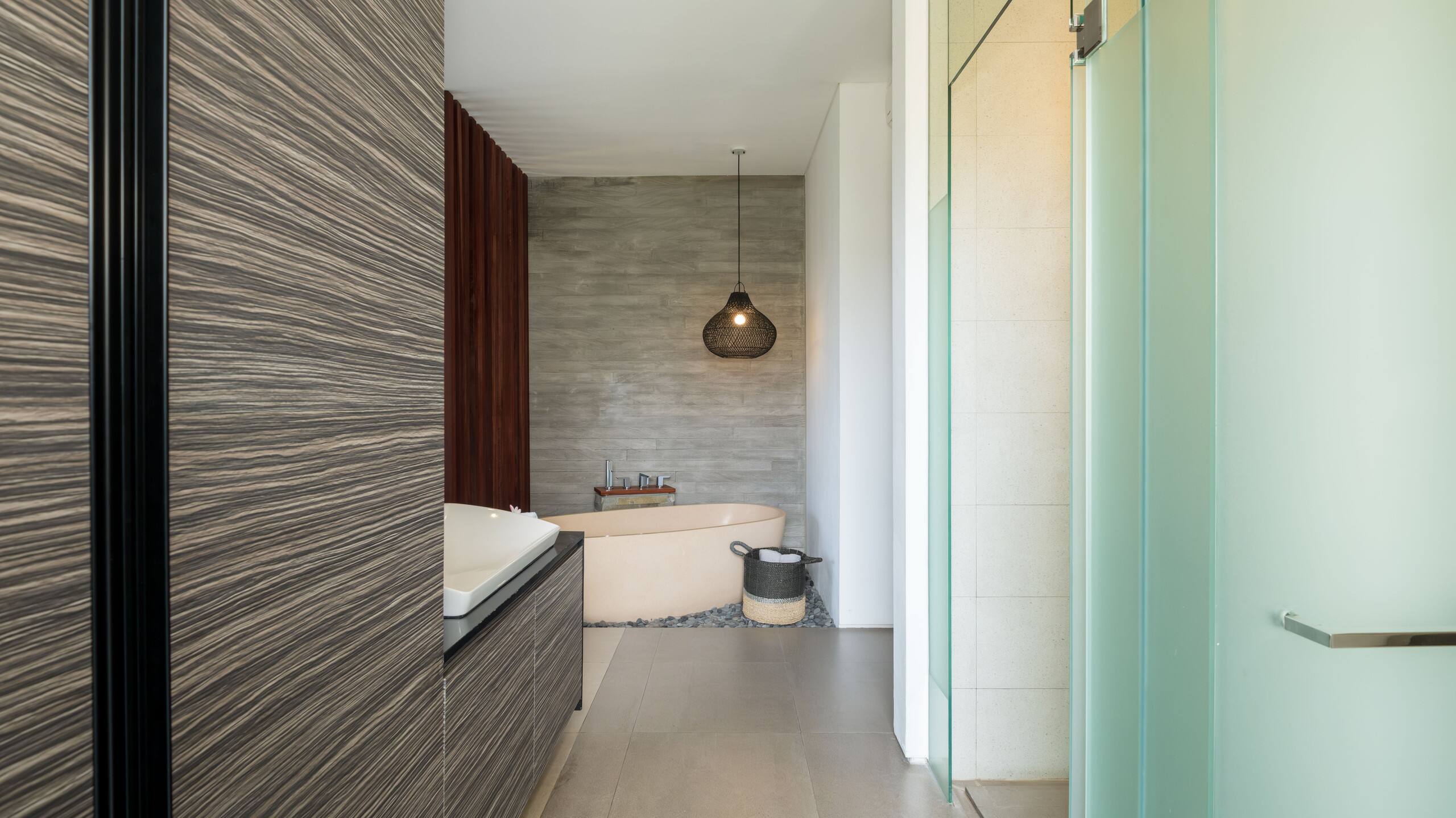 Homey 2BR • Free Breakfast • Walk to Cafés &Beach 34