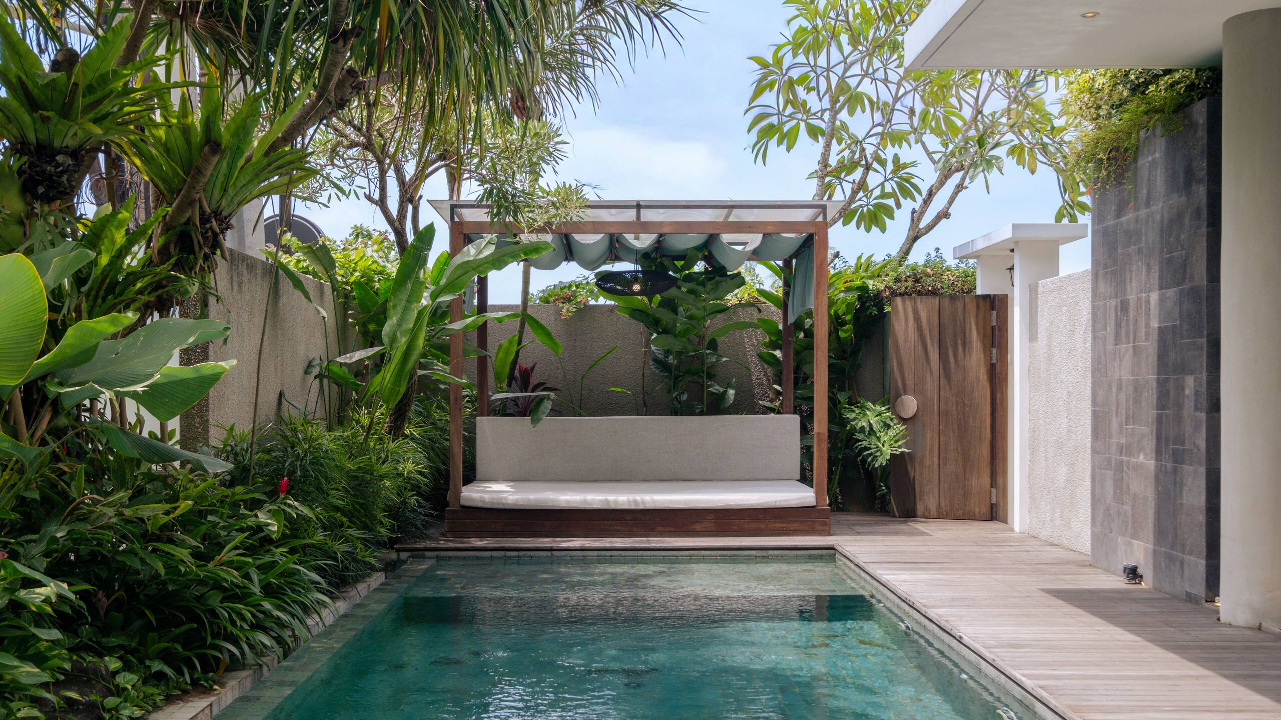 Homey 2BR • Free Breakfast • Walk to Cafés &Beach 30