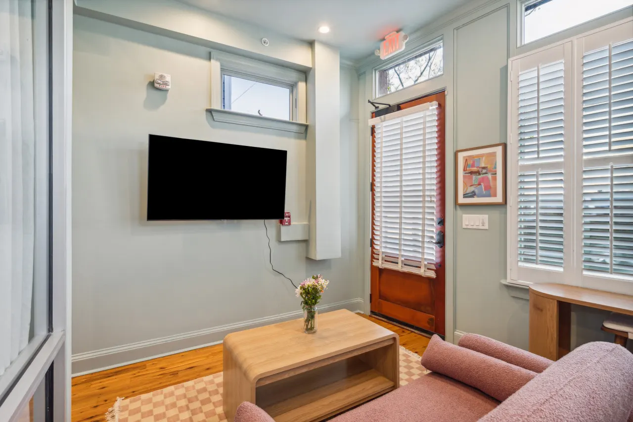Sweetgrass Suite - Walk to King 10