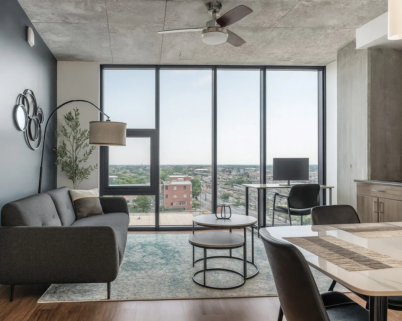 Modern 2BR Gem Rooftop Pool + Workspaces SH6 4