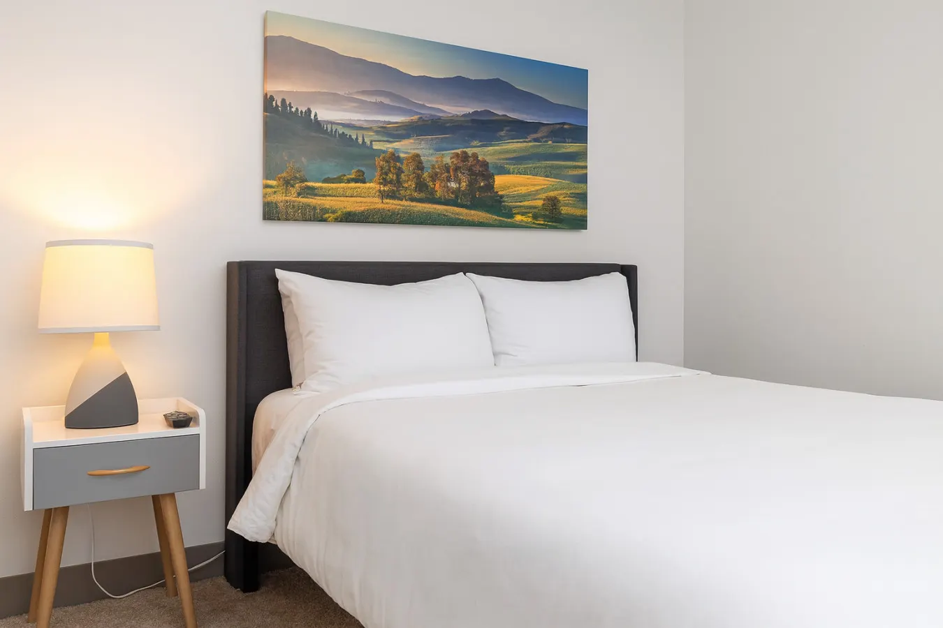 Modern 2BR Gem Rooftop Pool + Workspaces SH6 5