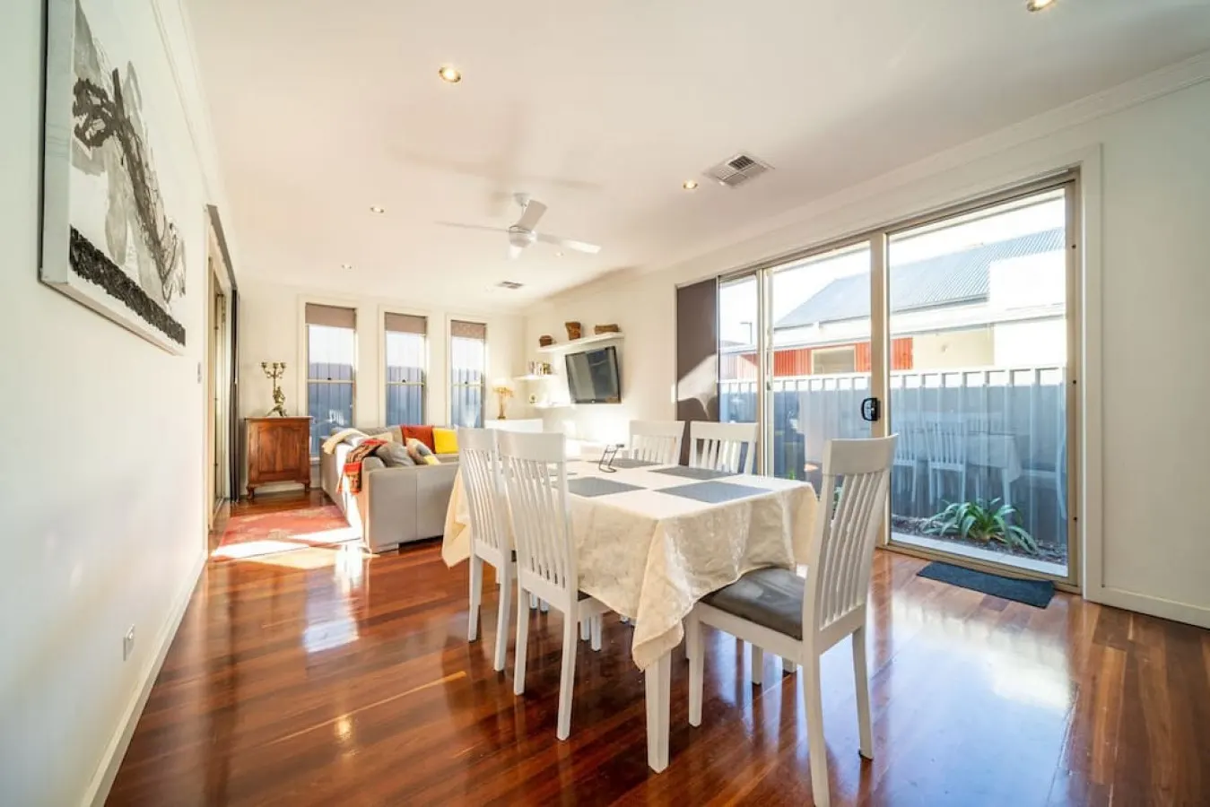 The Arlington—Easy Stay near Entertainment & CBD 10