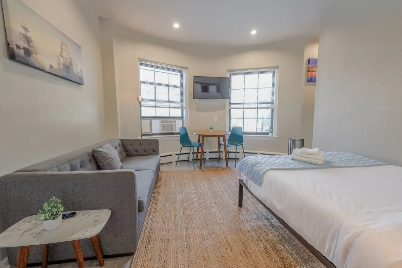 Stunning Back Bay Studio Apartment 3