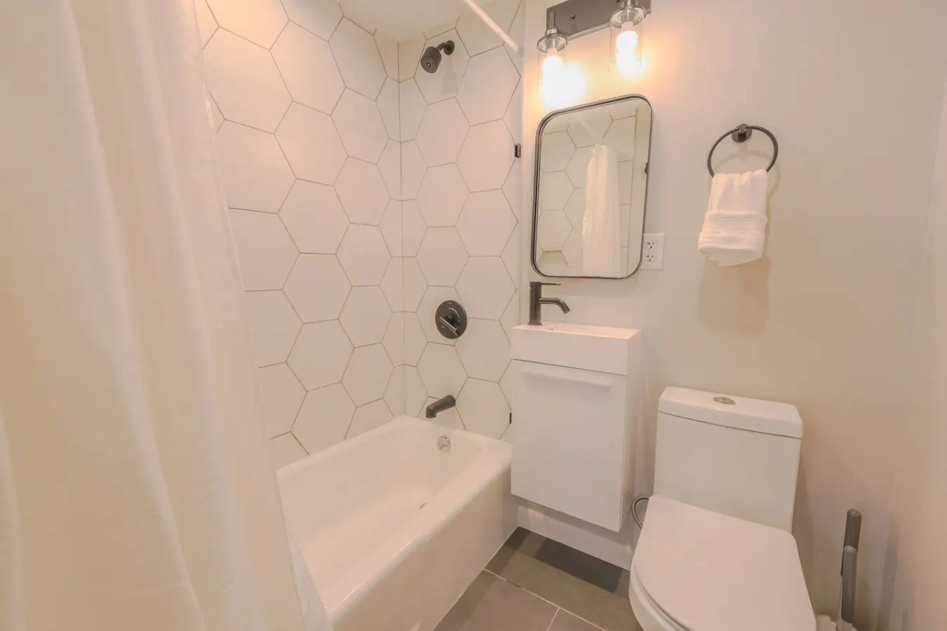 Stunning Back Bay Studio Apartment 4