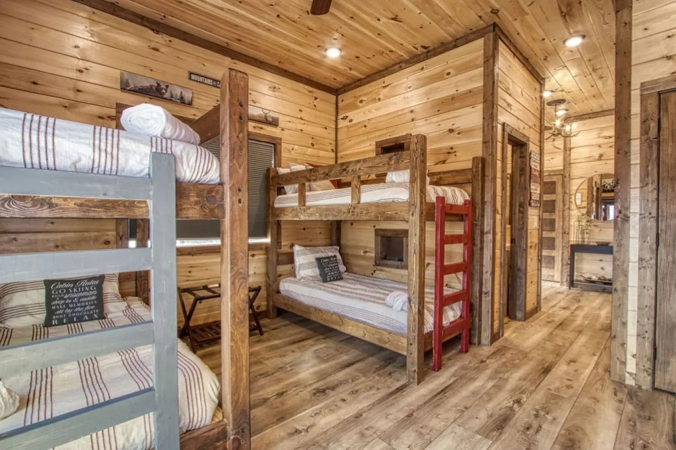Luxury Cabin with breathtaking Mountain Views 9