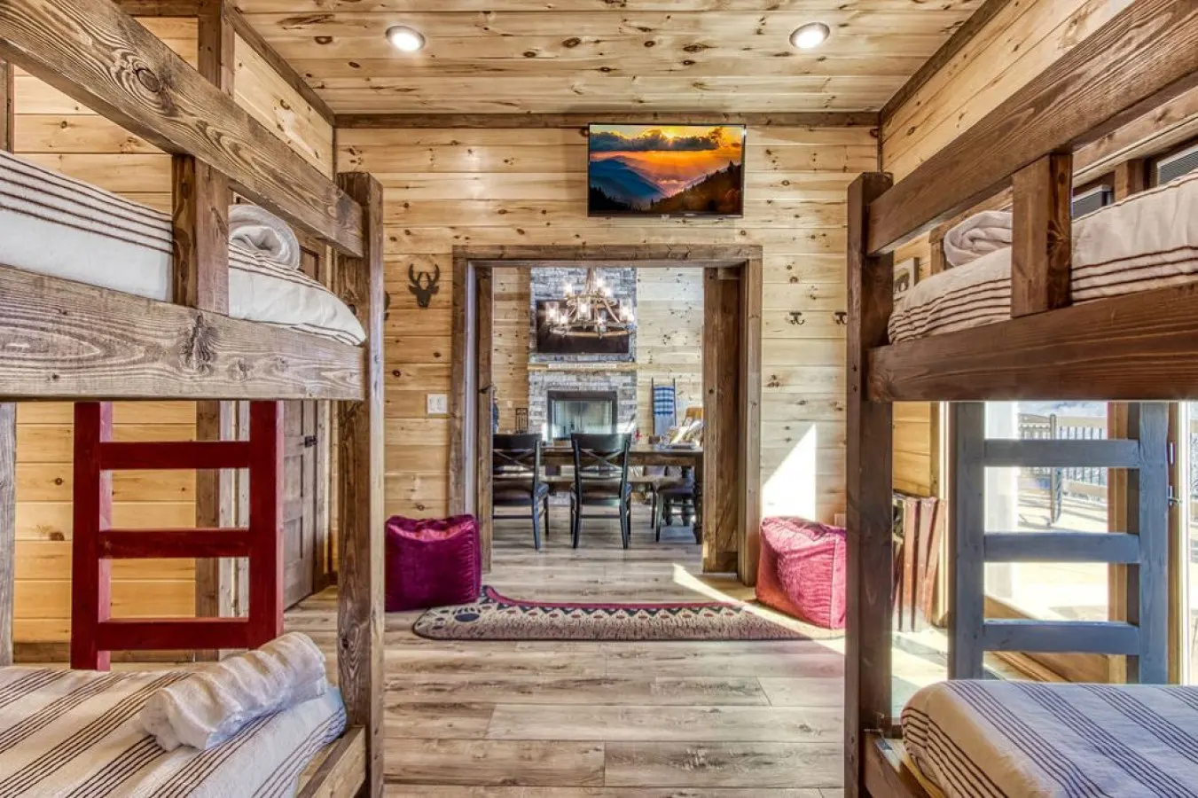 Luxury Cabin with breathtaking Mountain Views 10