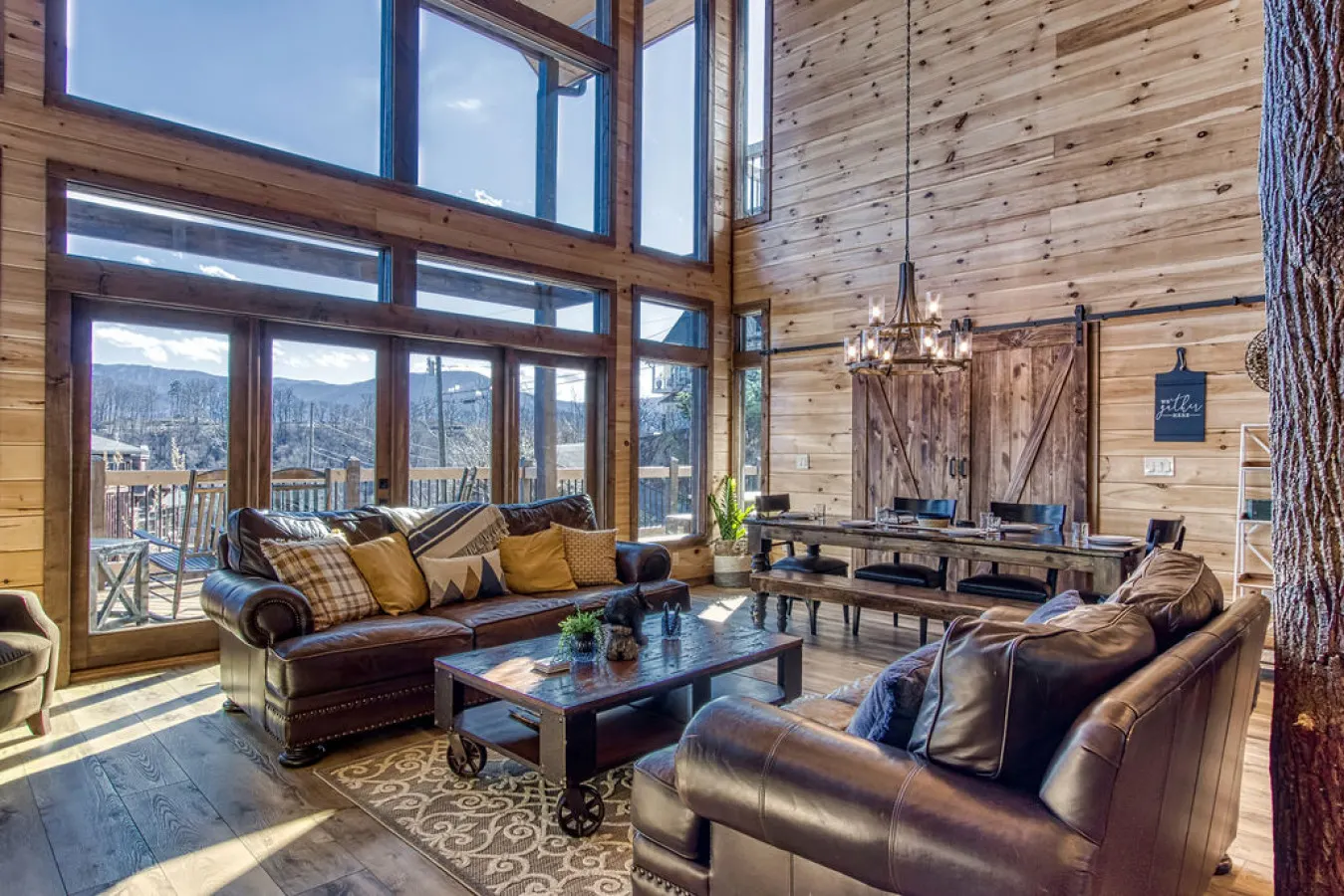 Luxury Cabin with breathtaking Mountain Views 14