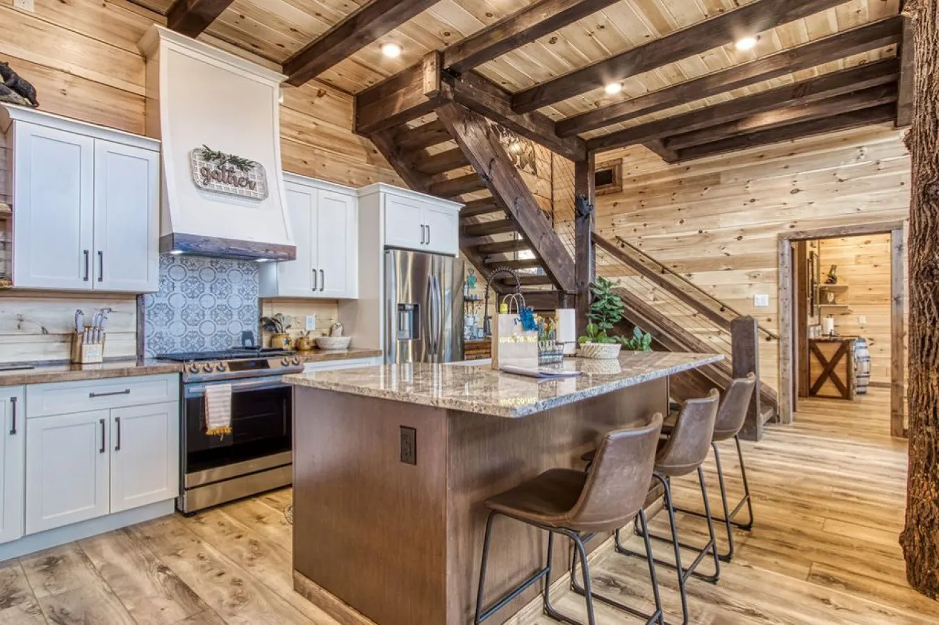 Luxury Cabin with breathtaking Mountain Views 17