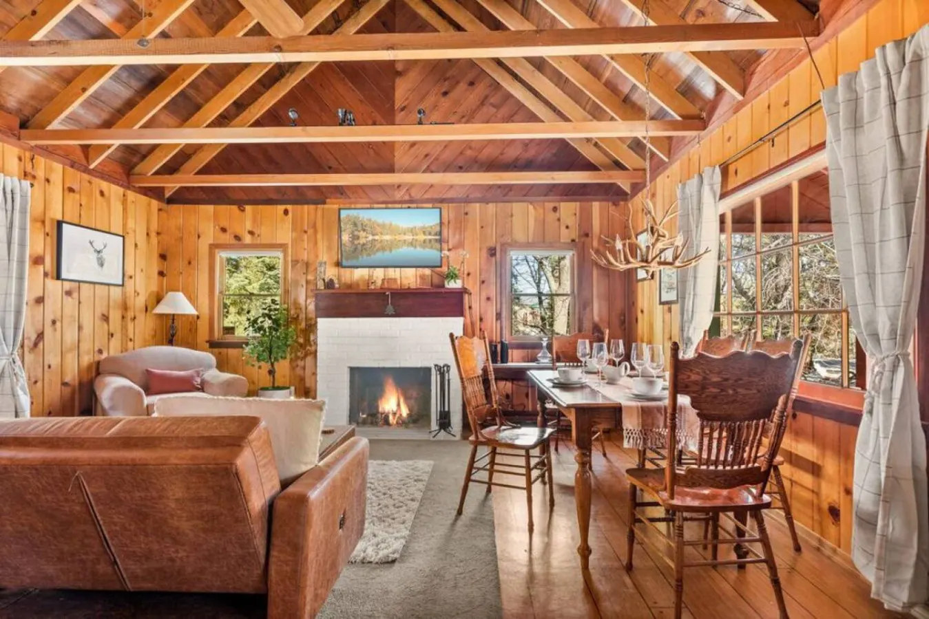 Tree Top Casitas w/ Hot Tub & Walk to the Village 4