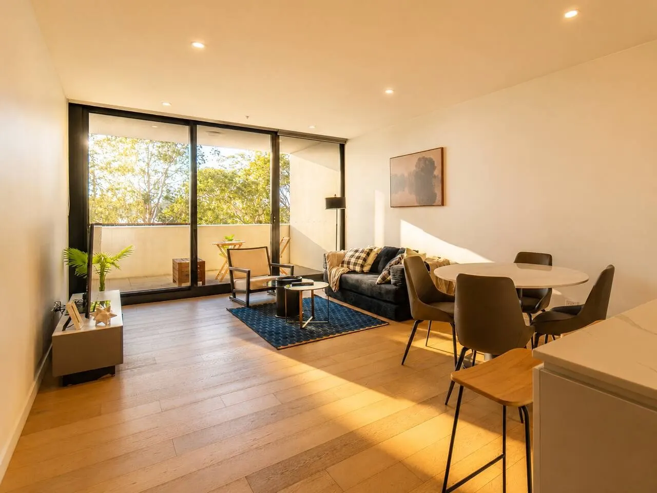 Gordon 2BR Apt Walk to Station & Shops 6