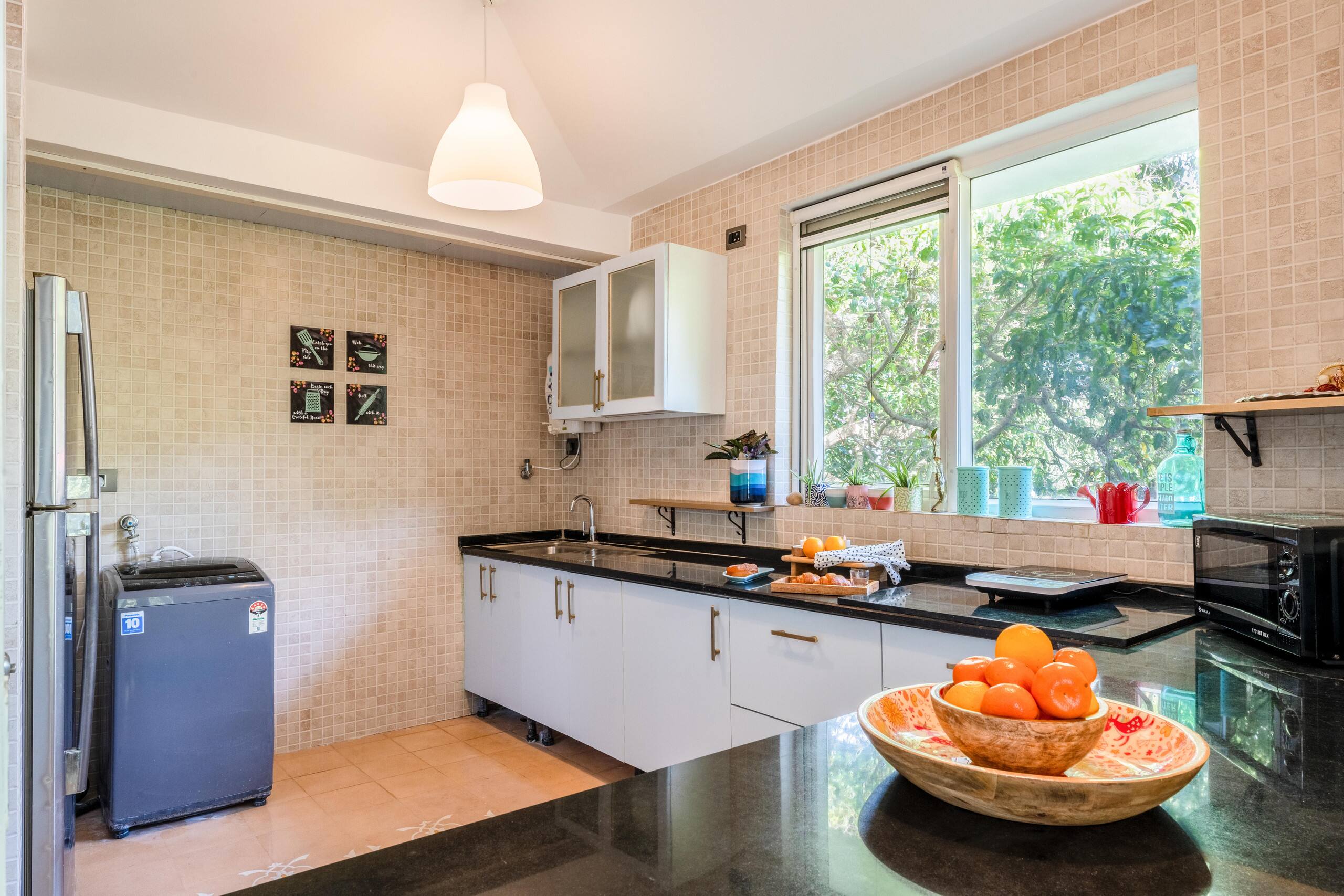 Sunny 2BHK getaway + 6 beers | Near Candolim 8