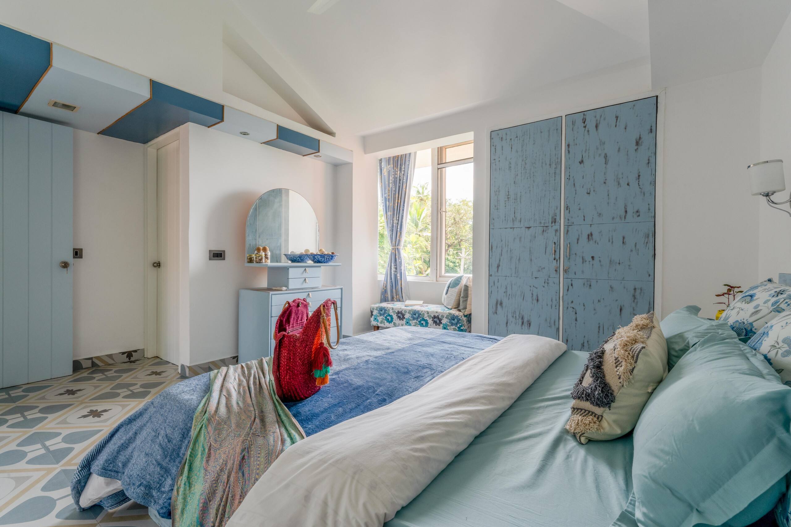 Sunny 2BHK getaway + 6 beers | Near Candolim 13